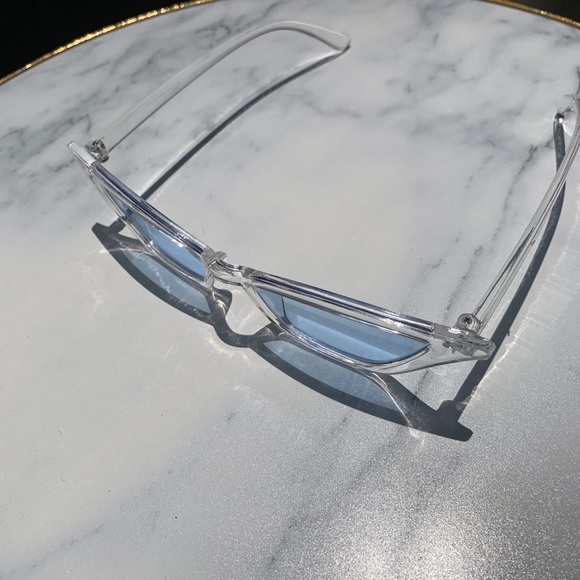 Super cute “Icy Girl” shades - Picture 3 of 4